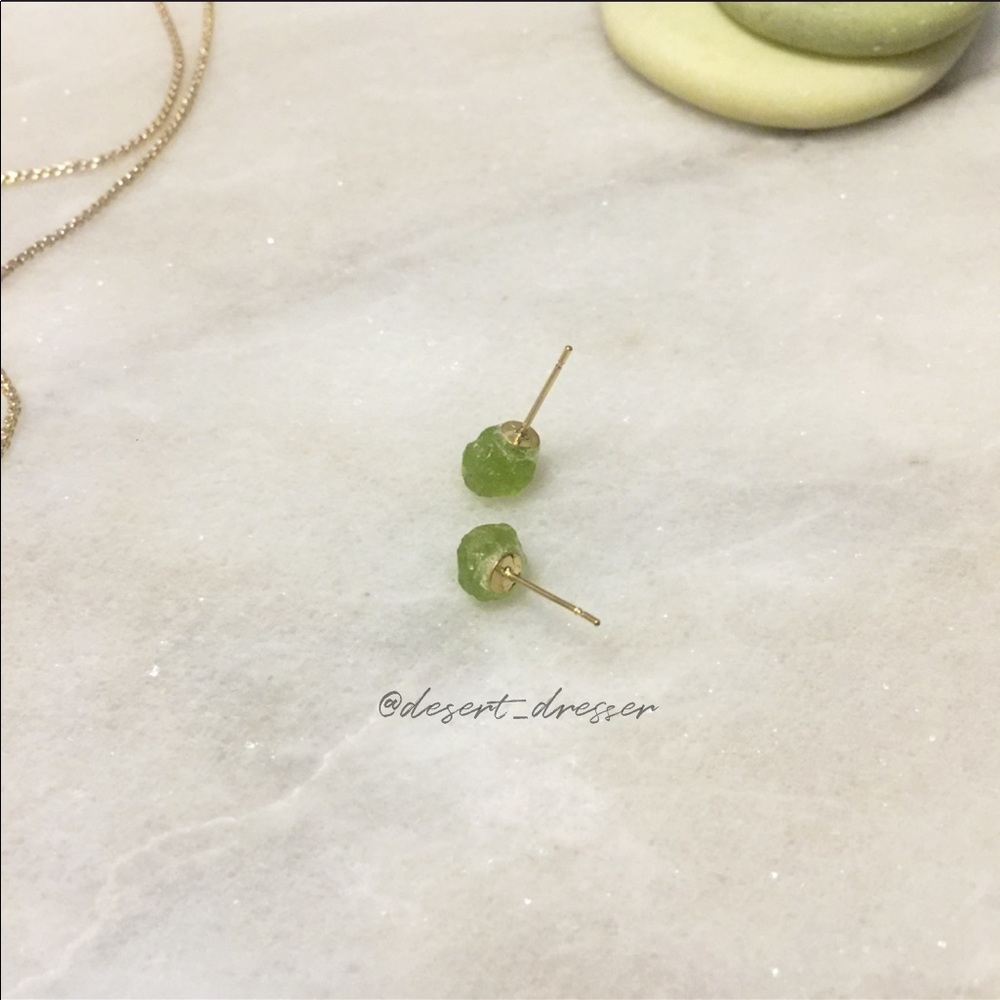 ⬇️Price Drop! Dainty Raw Peridot Earrings - Picture 5 of 8